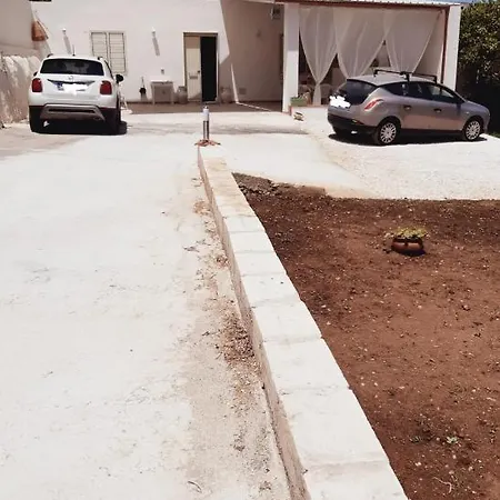 Casa Vacanze Maison Blanc אבולה