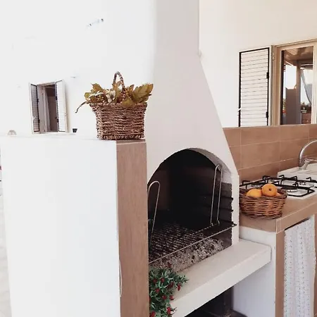 Casa Vacanze Maison Blanc בית נופש אבולה