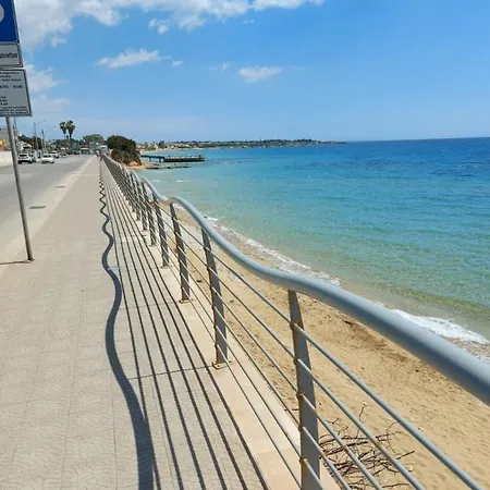 בית נופש Casa Vacanze Maison Blanc