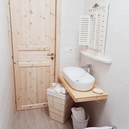 Holiday home Casa Vacanze Maison Blanc *